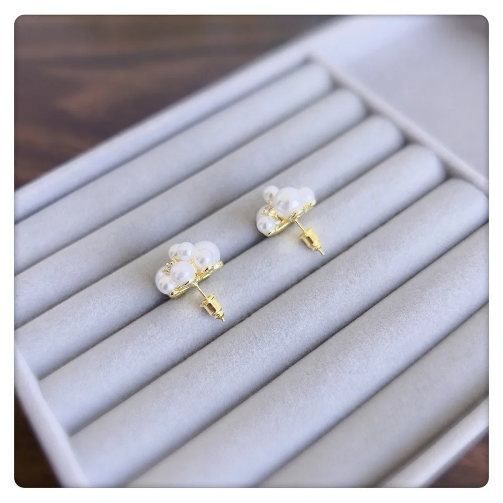 ✨NEW LAUNCH✨Flower style white pearl earrings for women, party, girls - Picture 4 of 4